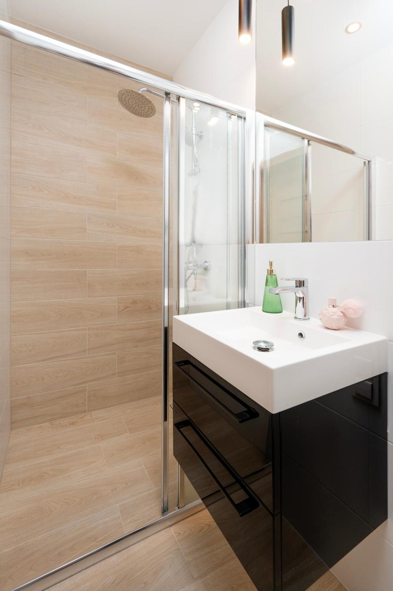 לודז' Manufaktura Residence - Apartamenty Prestiz Z Garazem Podziemnym I Dwoma Lazienkami מראה חיצוני תמונה